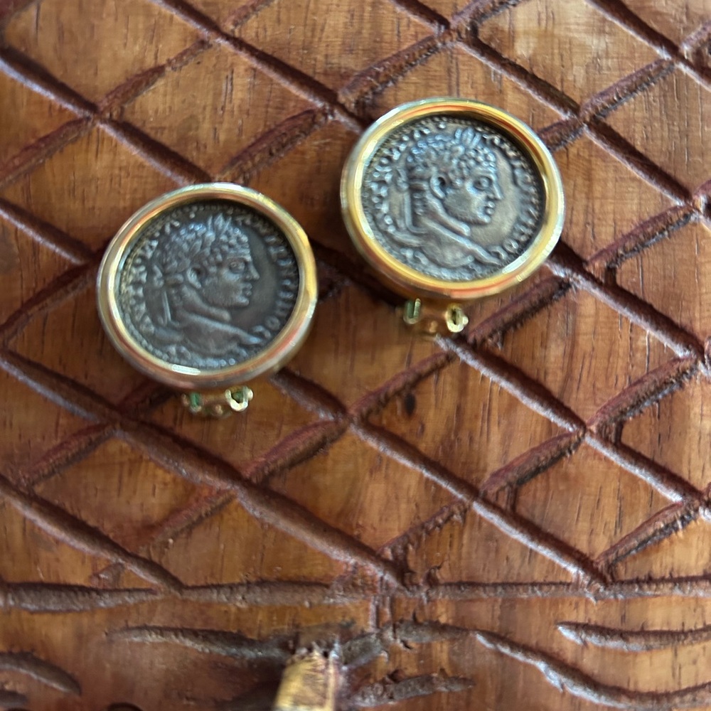 Vintage Carolee Roman Coin clip on earrings..Chic and classy 😘